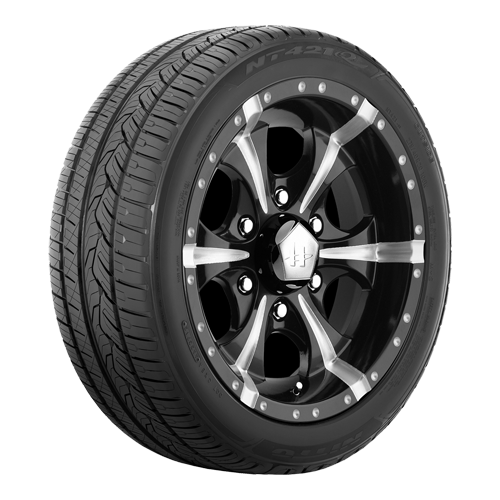 Nitto NT421Q 255/50R20 All-Season